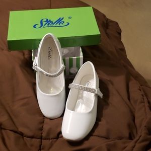 White patent leather girls shoes size 2